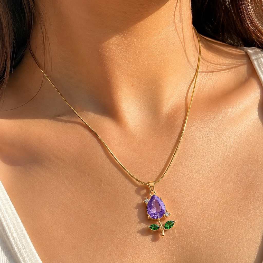 Amora Necklace